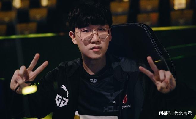 “体育明星”惊喜亮相 以榜样力量撬动“体育进校园”