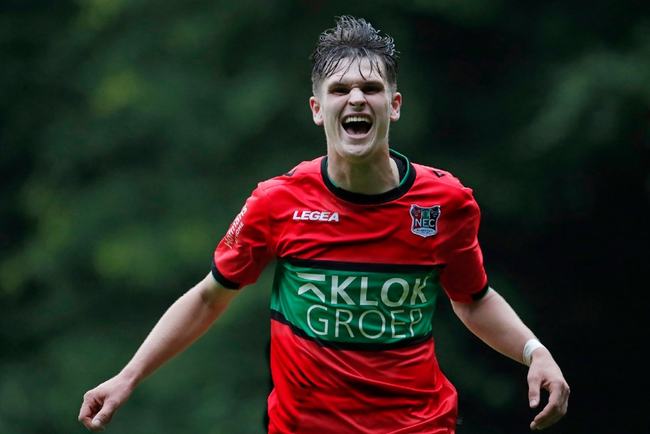 马竞vs皇马半场数据：控球率相当，射门4-5，射正2-2